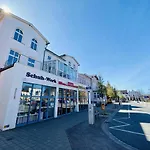 Mond, am Warnemünder Kirchenplatz