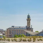 Mond, Am Warnemünder Kirchenplatz Apartment *