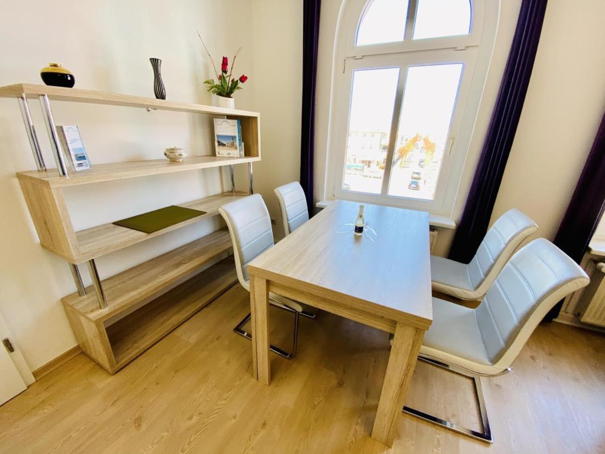 Mond, Am Warnemünder Kirchenplatz Apartment Rostock